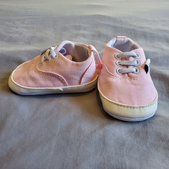 Pink 0-6 Months Baby Running Shoes - New w/o Tags - Picture 2 of 4